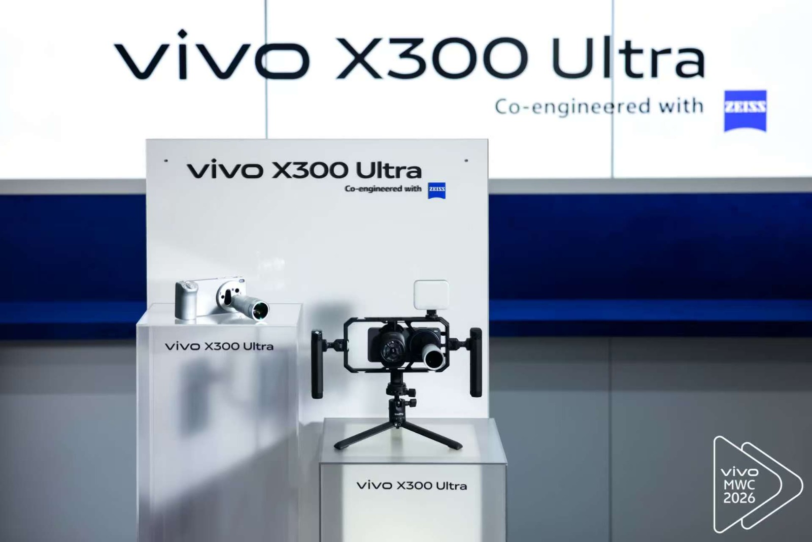“vivo X300 Ultra: When a Smartphone Transforms into a Cinematic Powerhouse”